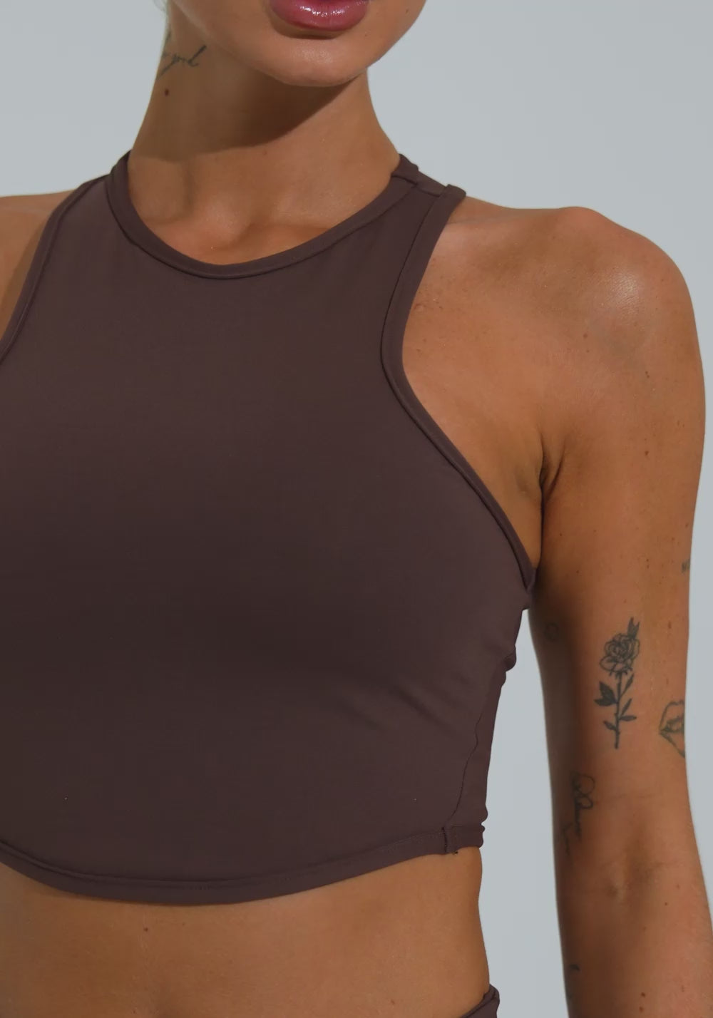 Cropped Fitness Feminino Com Cava Americana Soul Dlk Marrom