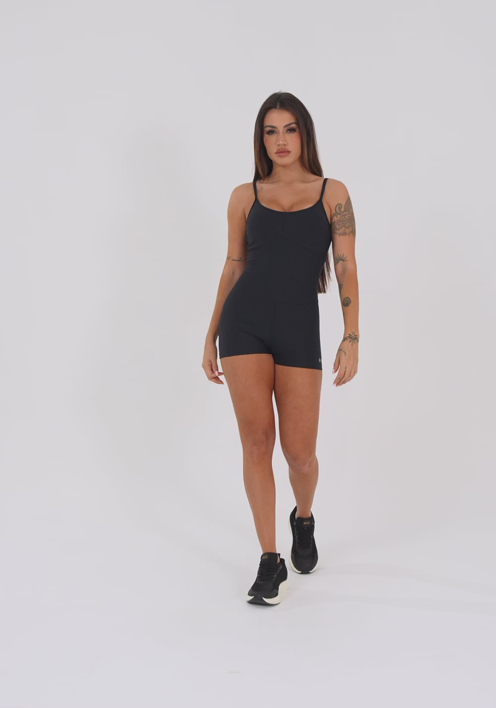 Macaquinho Fitness Feminino Curto Preto Aura Dlk
