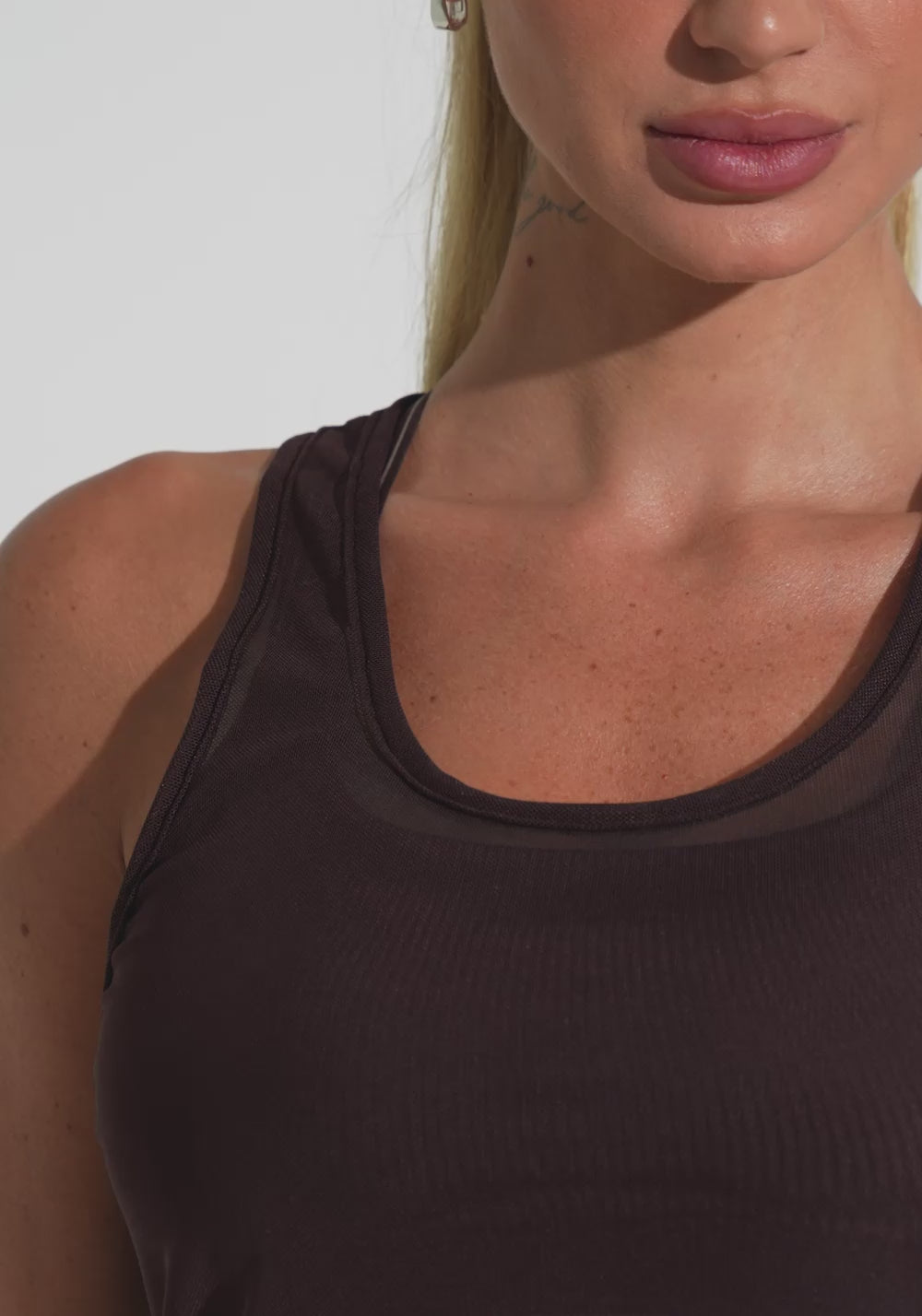 Camiseta Fitness Feminina De Tule Activity Dlk Marrom Café