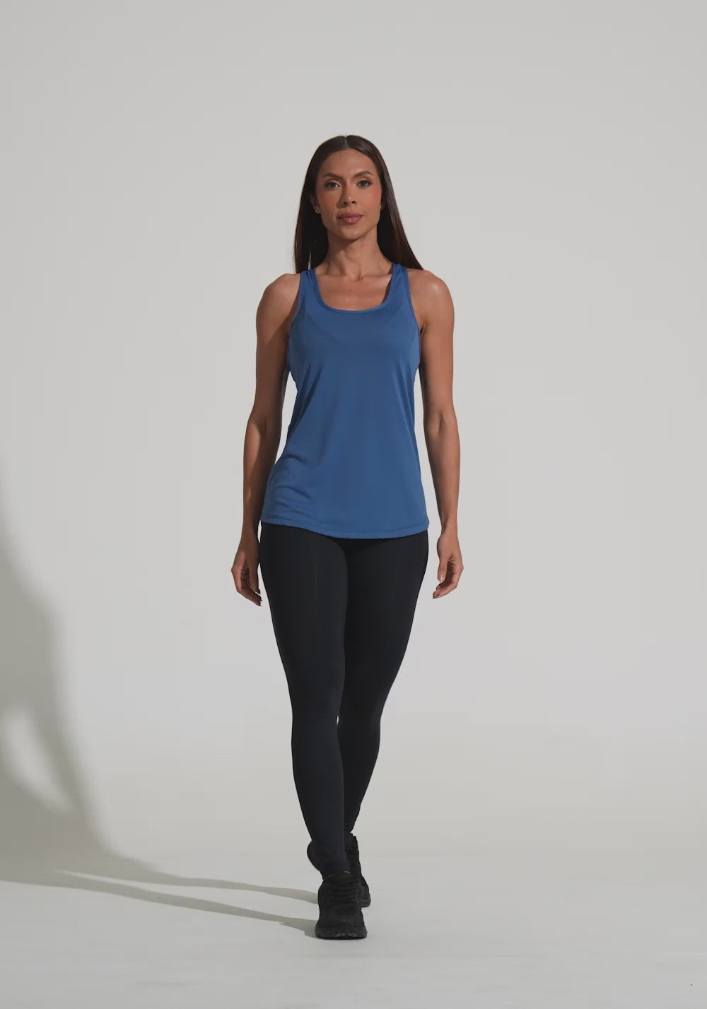 Camiseta Fitness Feminina De Poliamida Modelo Nadador Básica Dlk Azul