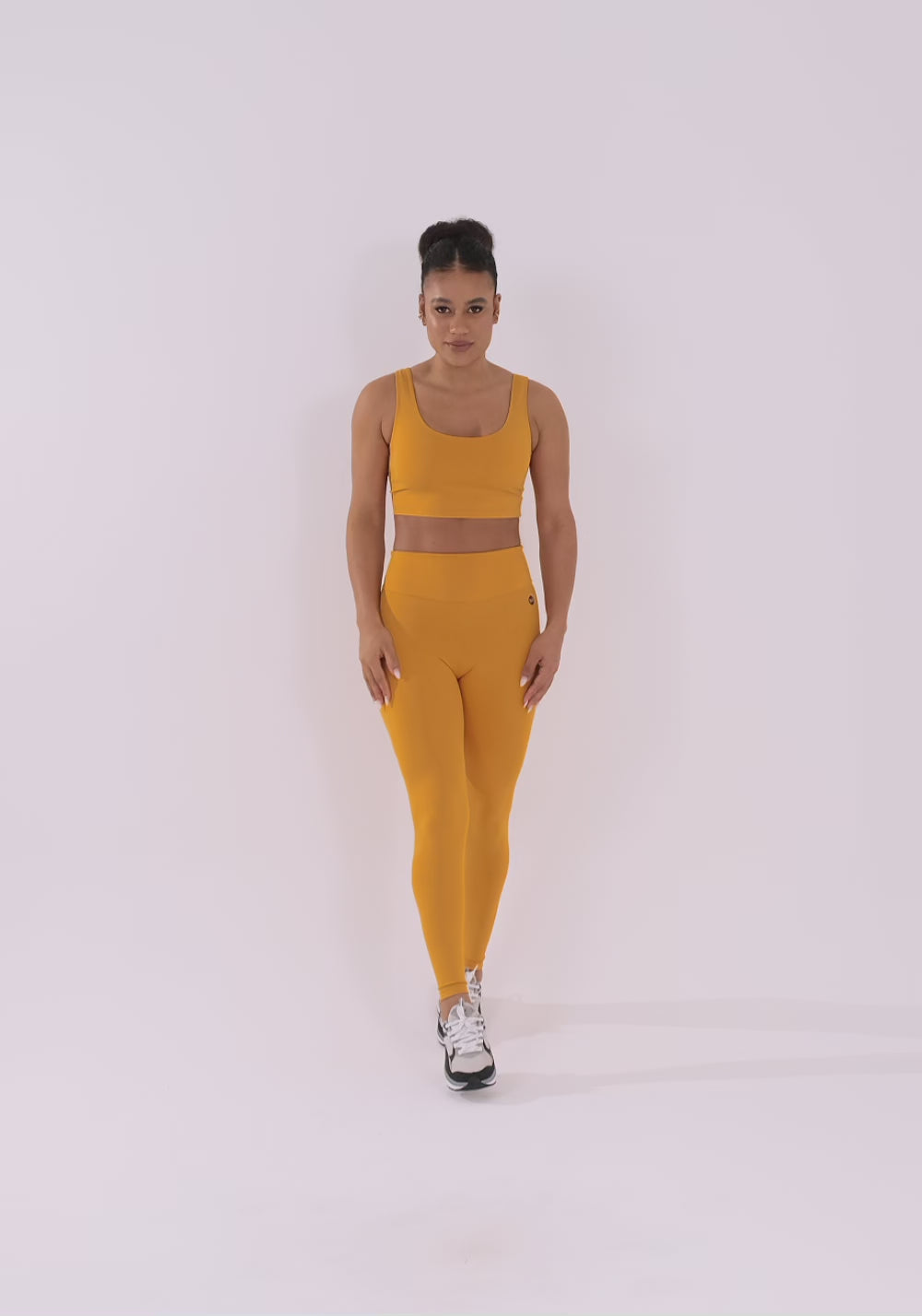 Top Cropped Fitness Feminino Amarelo Com Recortes Oasis Dlk