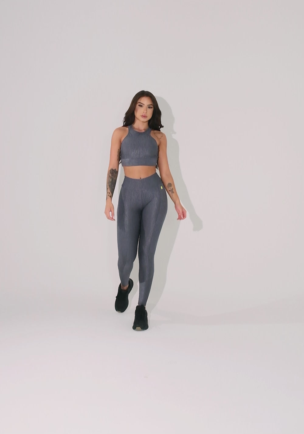 Legging Fitness Feminina Cinza Texturizada Com Recortes Elegance Dlk