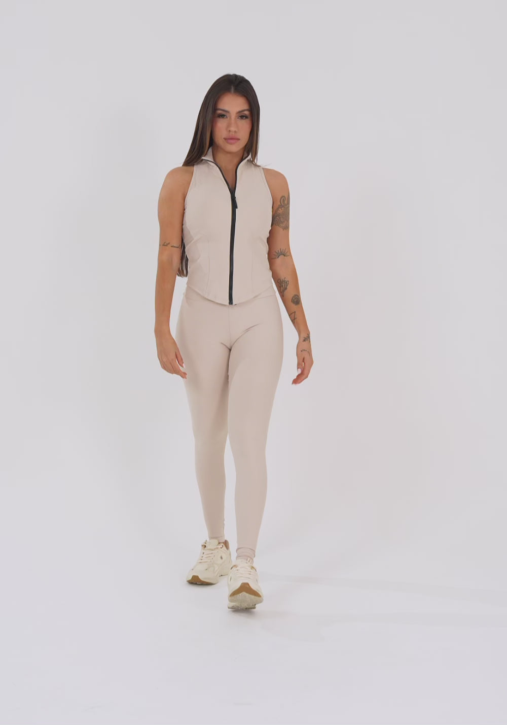 Colete Fitness Feminino Nude Com Zíper E Recortes Aura Dlk