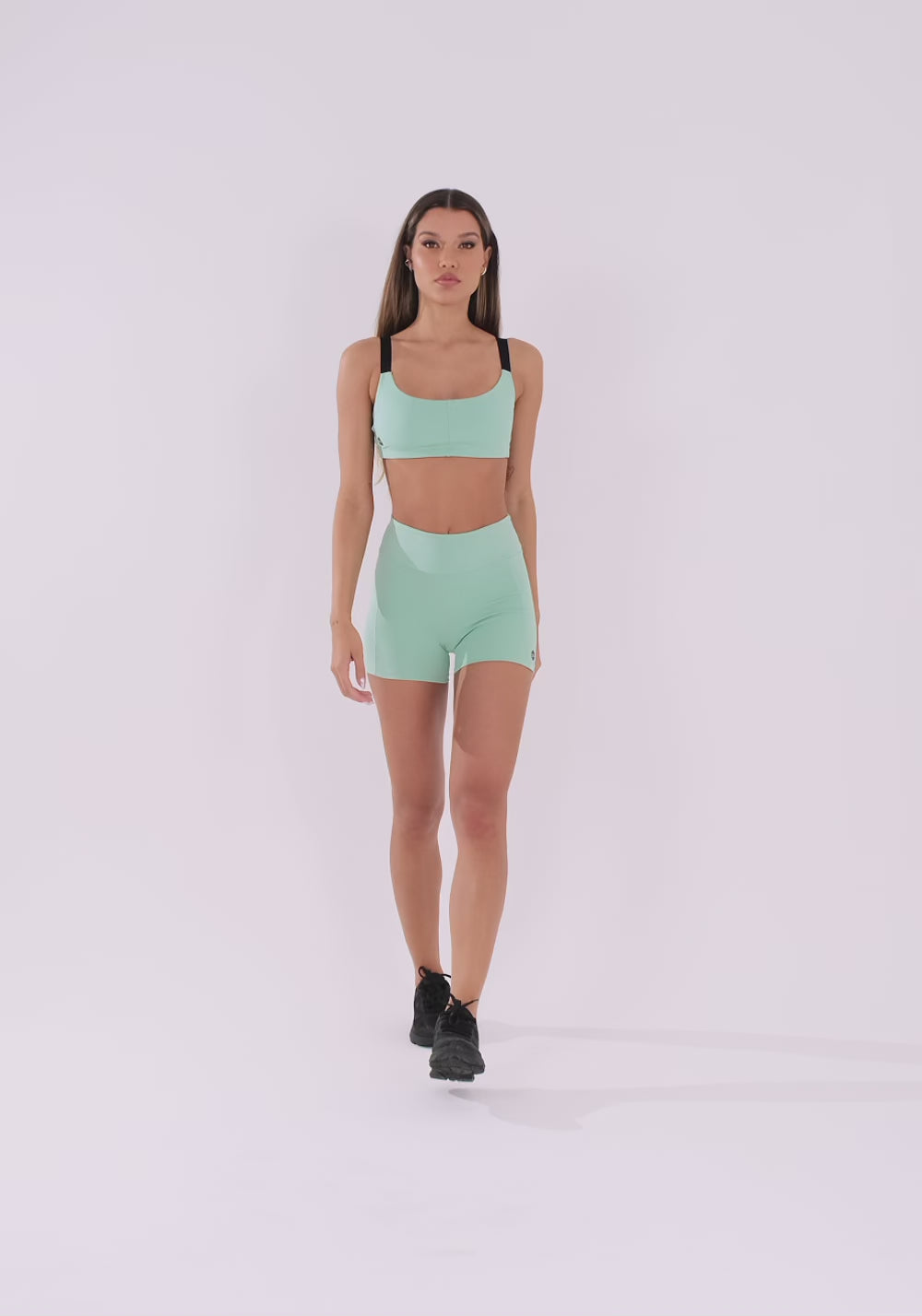 Short Fitness Feminino Verde Com Recortes Oasis Dlk