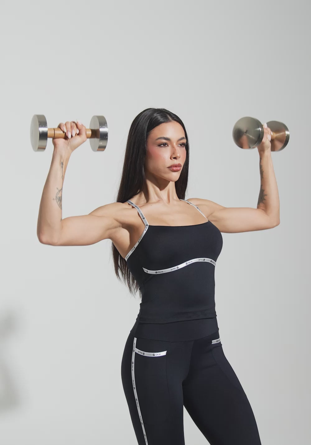 Camiseta Fitness com Alças Cruzadas de Elástico Athletic Dlk Preto