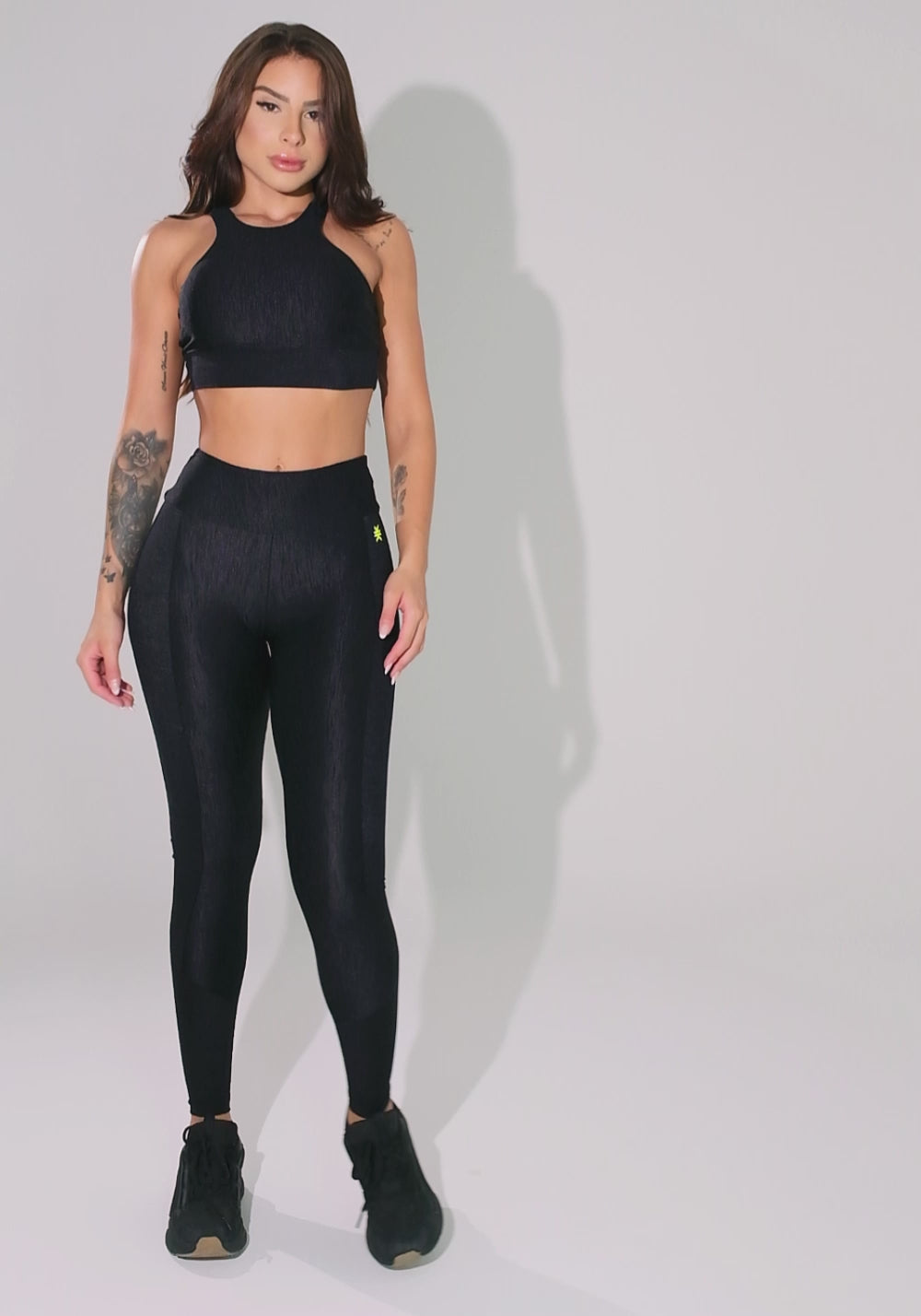 Legging Fitness Feminina Preto Texturizada Com Recortes Elegance Dlk