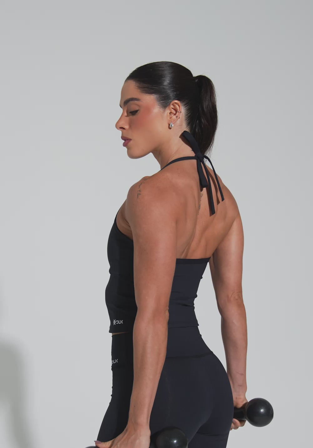 Camiseta Fitness Feminina com Amarração No Pescoço Preto Básica Dlk