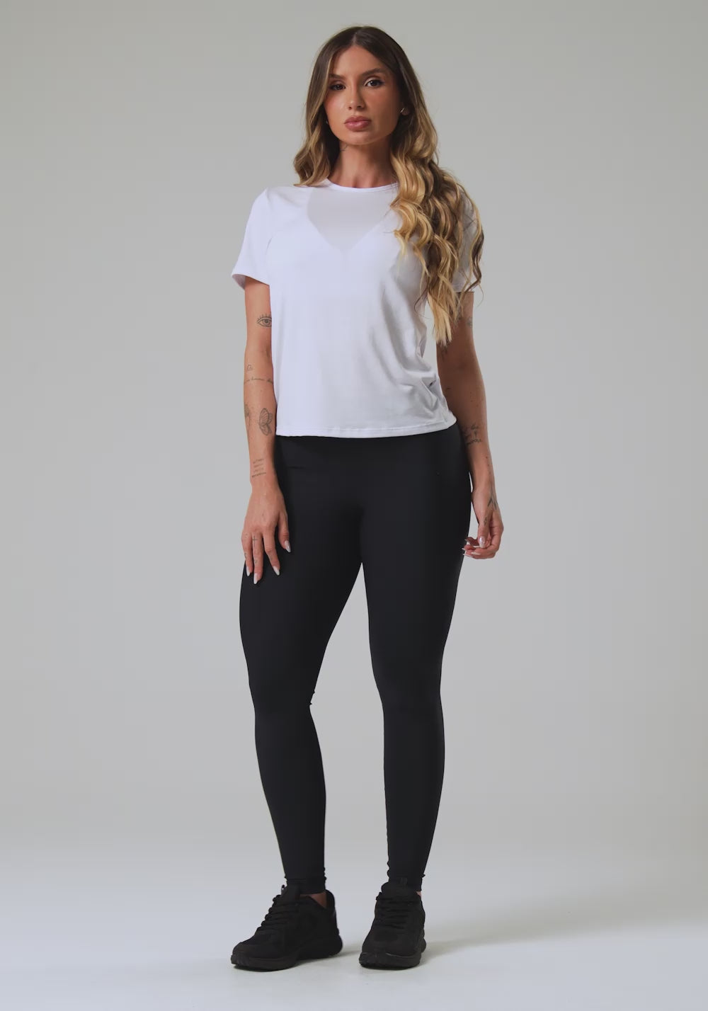 Blusa Baby Look Feminina Com Manga Curta Branco Oasis Dlk