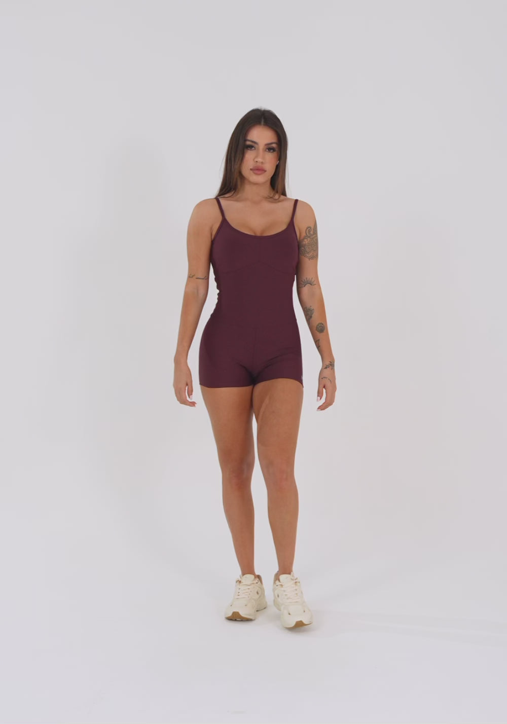 Macaquinho Fitness Feminino Curto Vinho Aura Dlk