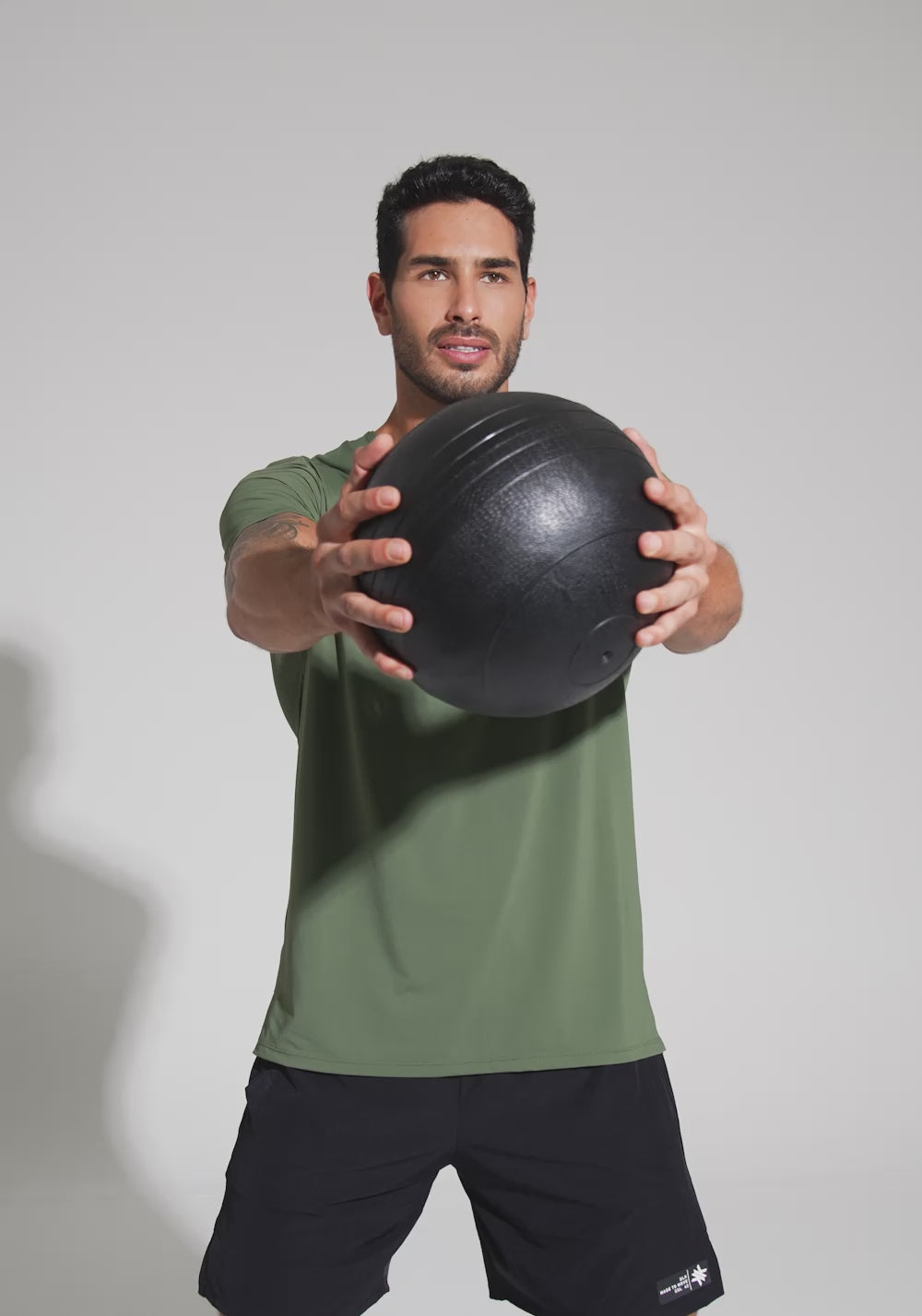 Camiseta Fitness Masculina Dry Fit com Recortes Nas Costas Dlk Verde Militar