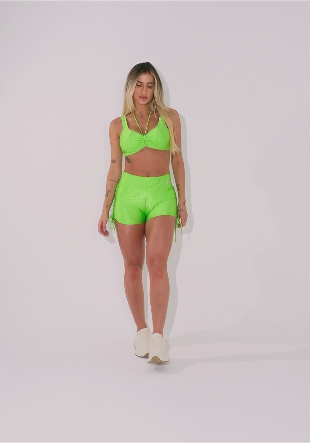 Short Fitness Feminino Verde Canelado Com Amarração Elegance Dlk