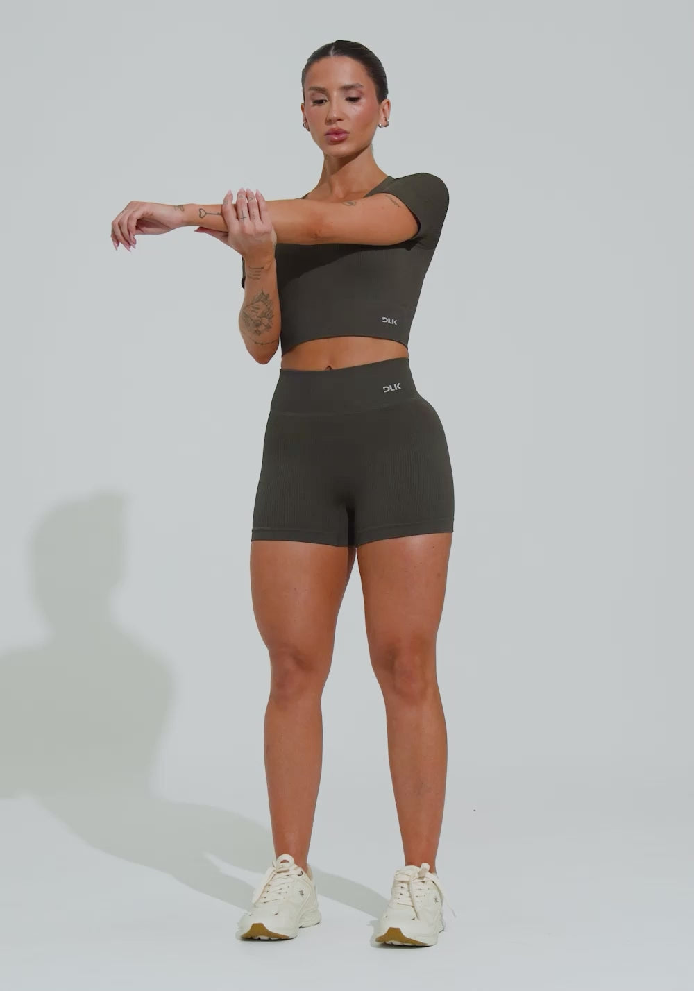 Short Fitness Feminino Verde Oliva Canelado Com Cós Alto Seamless+ Dlk