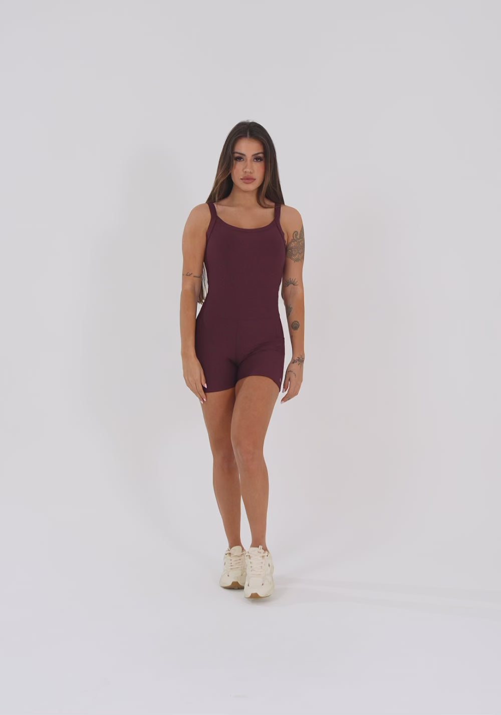 Macaquinho Fitness Feminino Vinho Com Bolsos Aura Dlk