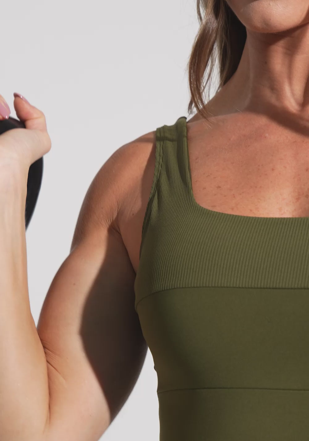 Macaquinho Fitness Feminino com Detalhe Canelado Motion Lines Dlk Verde Oliva