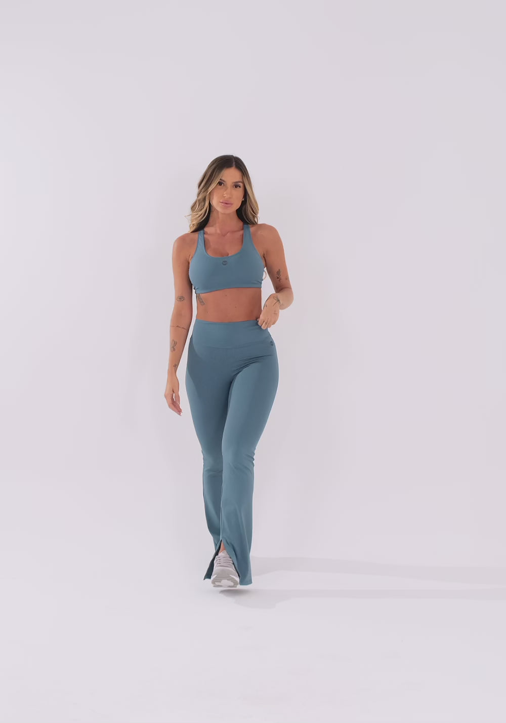 Top Fitness Feminino Azul com Bojo e Alças Reguláveis Oasis Dlk