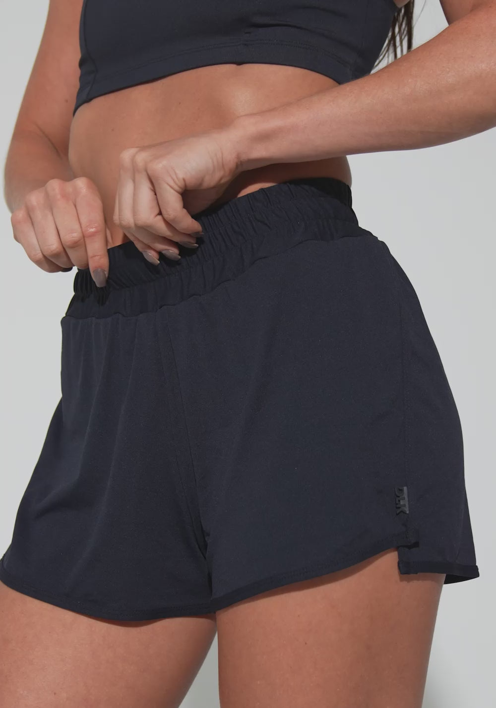 Short Fitness Feminino Soltinho Preto Básico Dlk